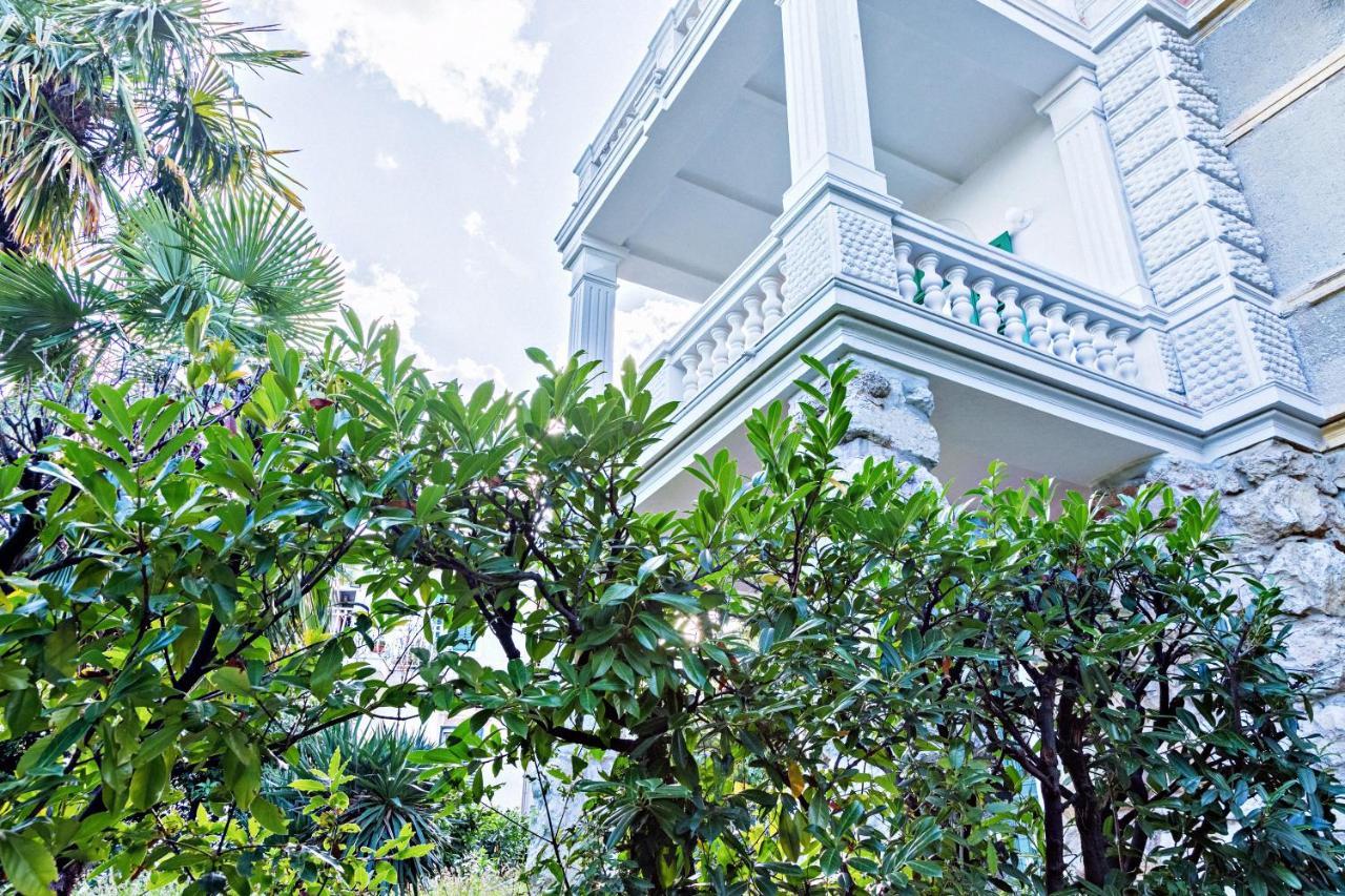 Deluxe Beachfront Apartment Klara, Lovran Ngoại thất bức ảnh