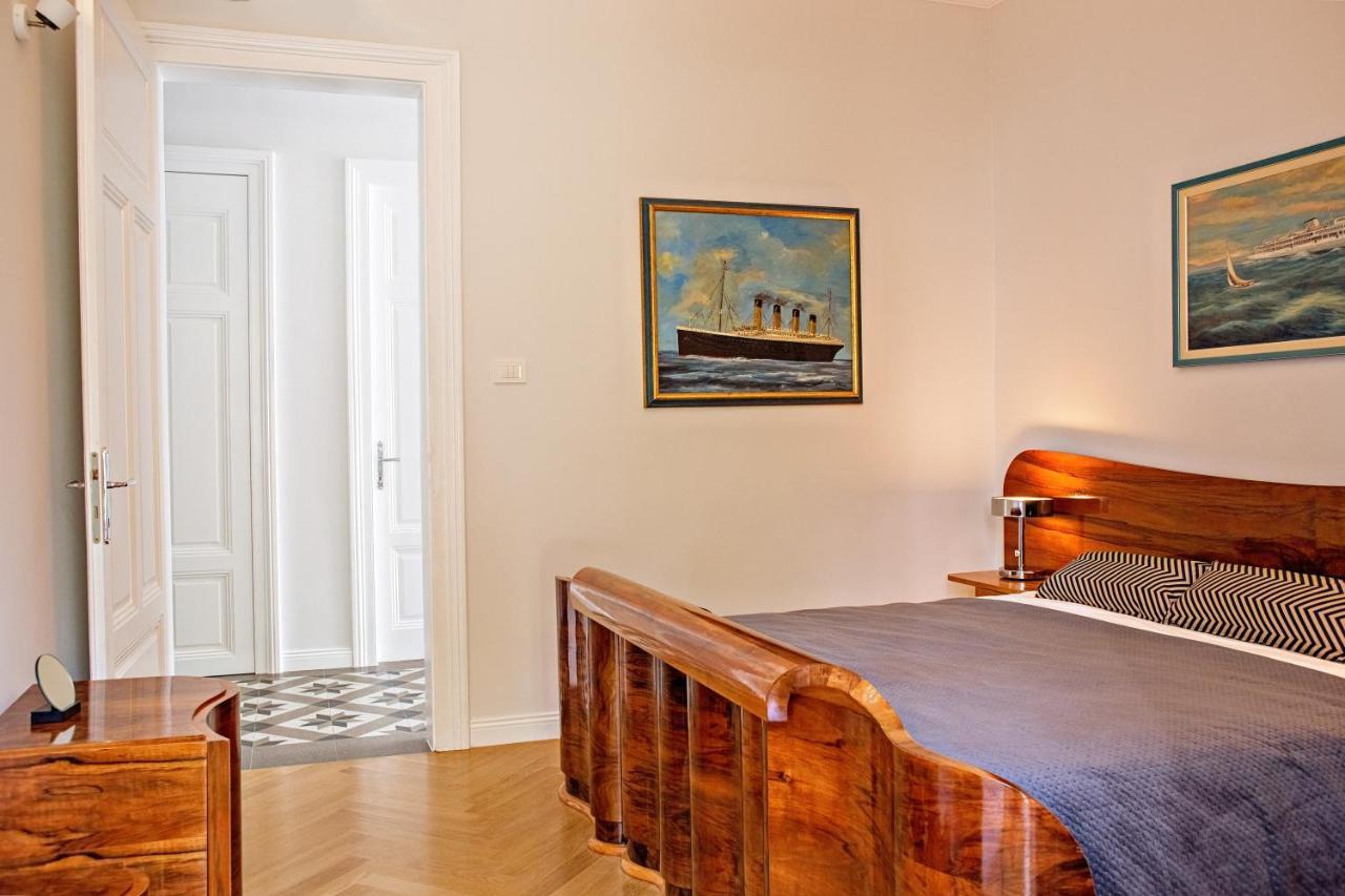 Deluxe Beachfront Apartment Klara, Lovran Ngoại thất bức ảnh
